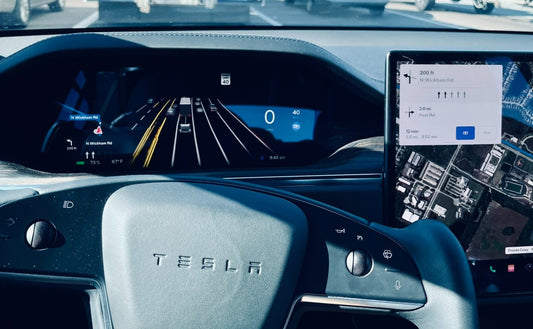 Tesla демонструє бета-версію FSD Каліфорнійському управлінню автотранспорту