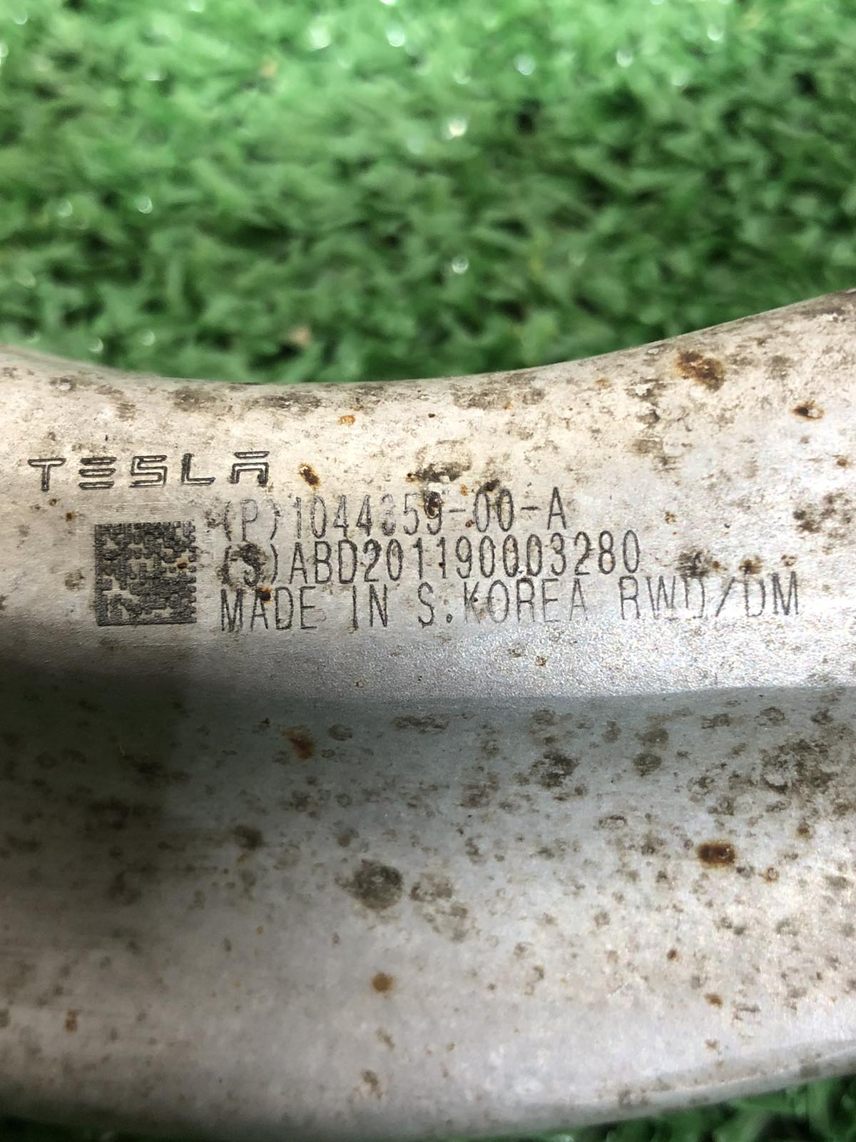 Tesla Model 3 Передій правий важіль